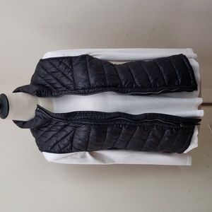The Gap Black Puffer Vest w/Primaloft (The Luxury Down Alternative), Size Small